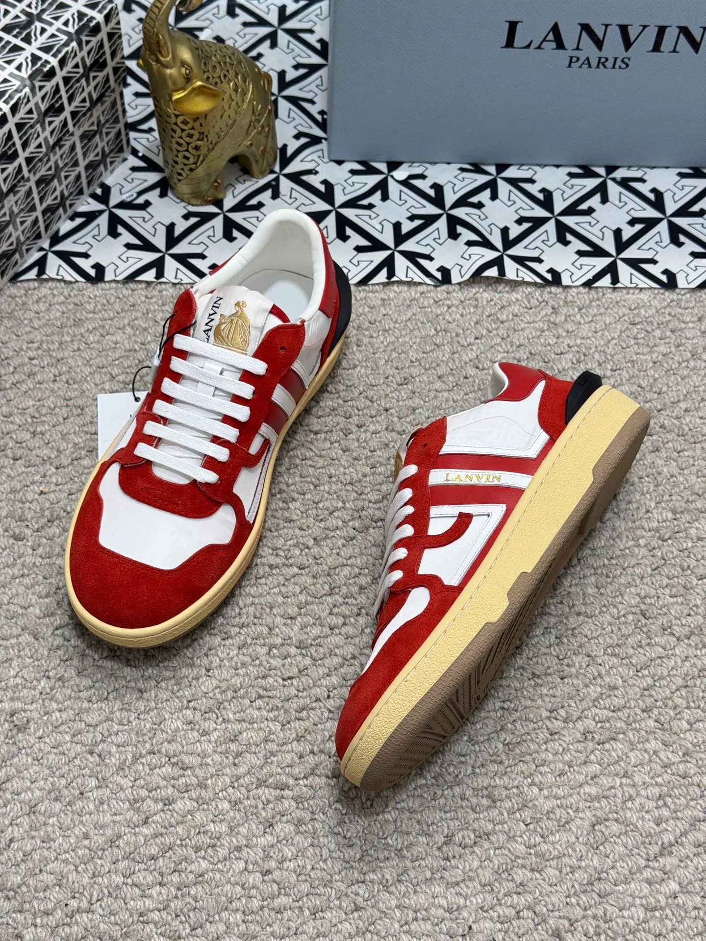 Men's men's shoes 💰520 [New style] 🦈🦈lanvin #LANVIN spring and summer series new colors ❤️‍🔥The latest lace-up fashionable casual Forrest Gump running shoes~bumpr high-quality couple 👫 series!! The latest trendy products of the season. Many bloggers have planted grass and purchased the original molds for customization. The uppers are nubuck leather. They are very versatile, fashionable and casual, and are comfortable to wear on the feet. Recommended! The original molds have clear logo rubber bottoms, which are non-slip and wear-resistant. Size: Female 36~40 Male 38-44 (45 customized